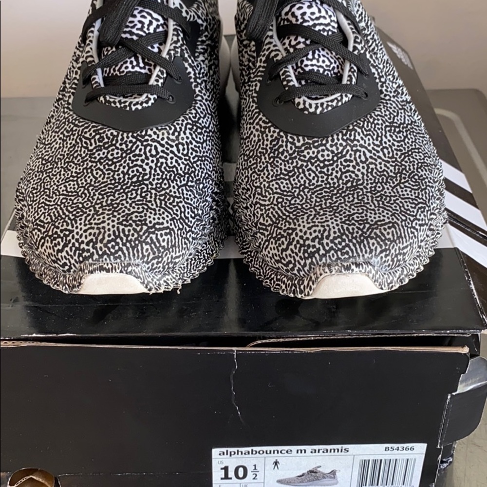 Addidas Alpha Bounce sneakers